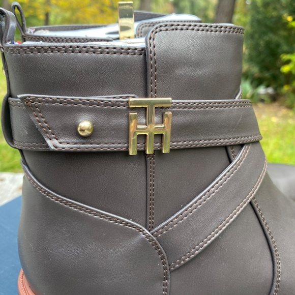 Federik Faux Leather Booties Womens sz 8 TOMMY HILFIGER New in Box - Picture 5 of 11